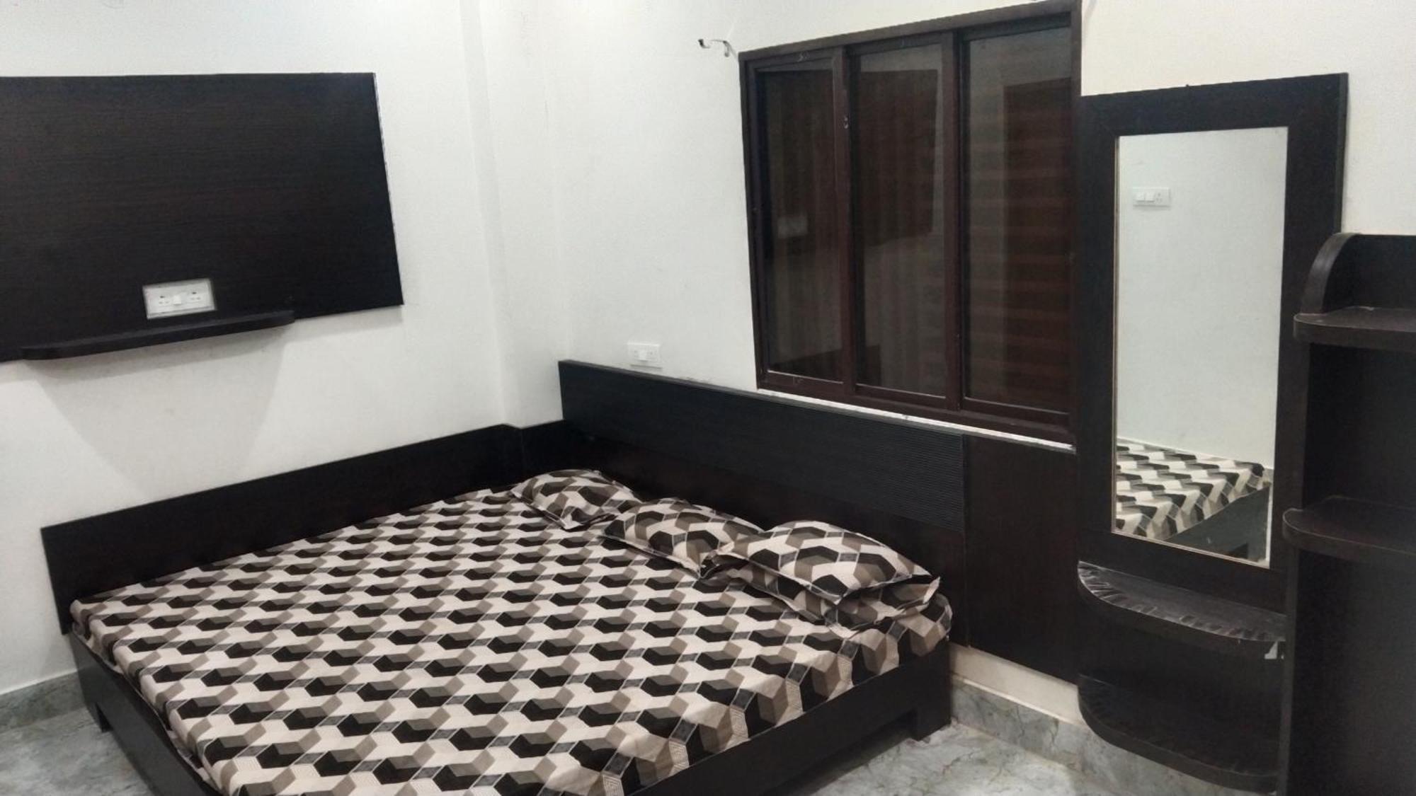 ホテル Mangal Dham, デーオーガル 部屋 写真