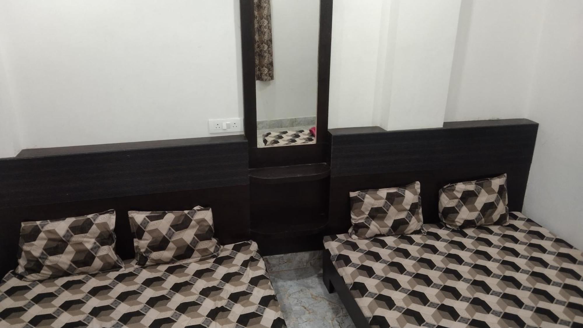 ホテル Mangal Dham, デーオーガル 部屋 写真